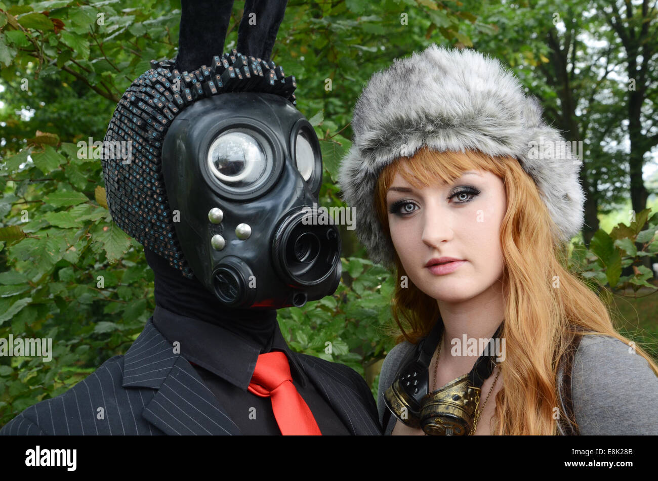 bunte junges Paar auf 2014 Fantasy Fair Arcen Niederlande Stockfoto