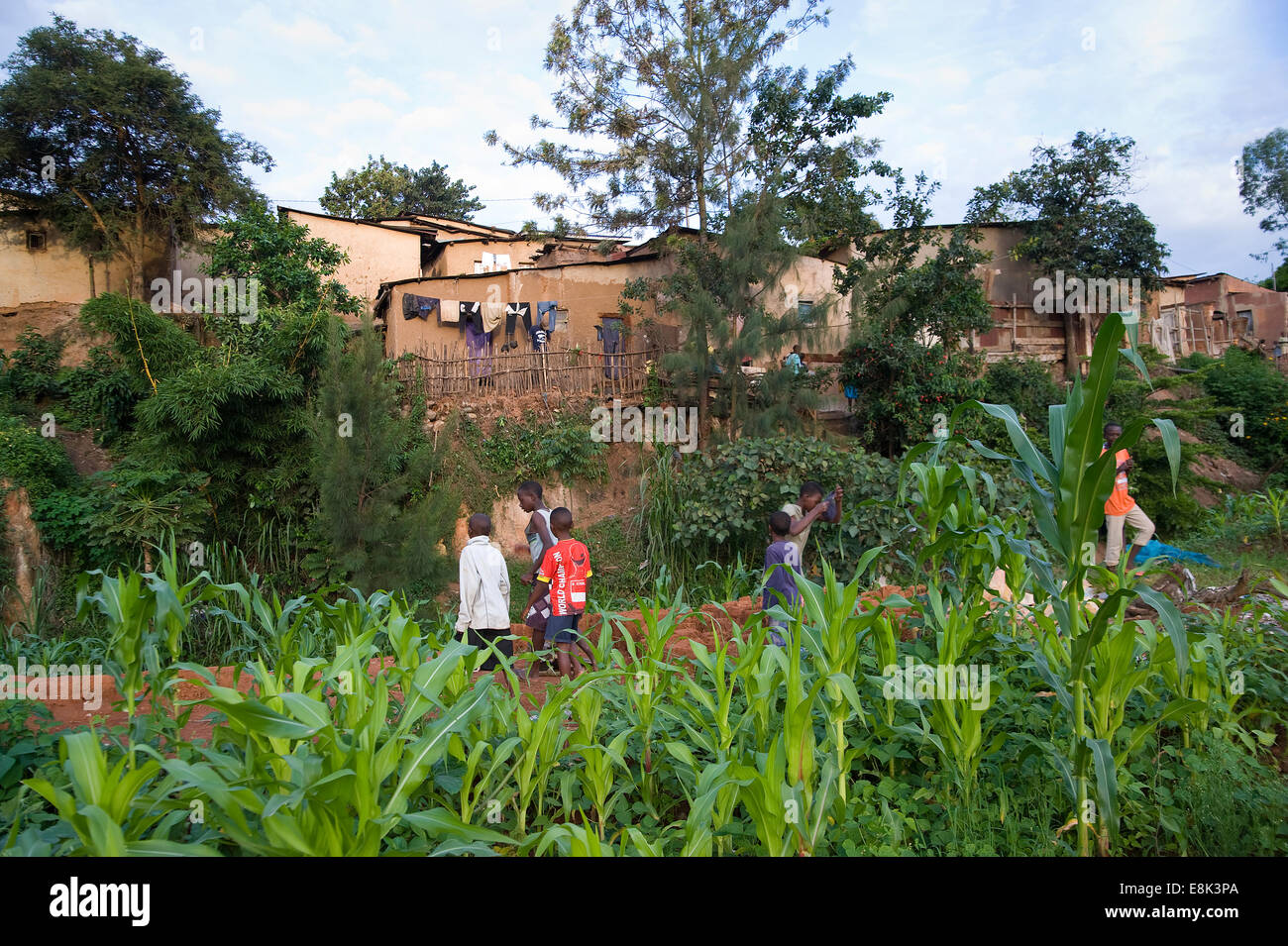 Ruanda, KIGALI: Kigali ist eine sehr grüne hügelige Stadt mit einfachen Schlamm und Steinhäuser. Stockfoto