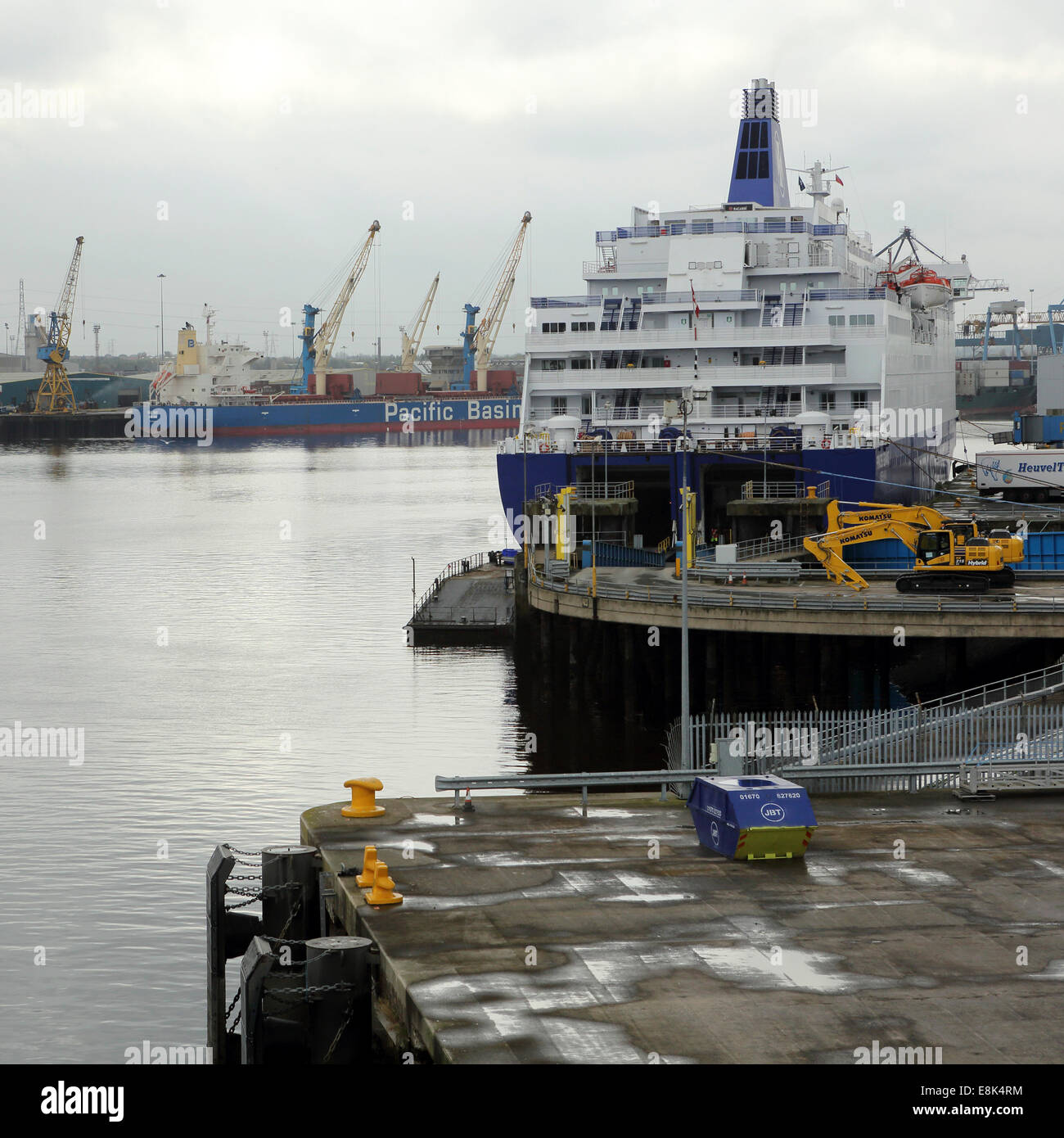 Eine DFDS Fähre verankert am Hafen Tyne in North Shields im Vereinigten Königreich. Stockfoto