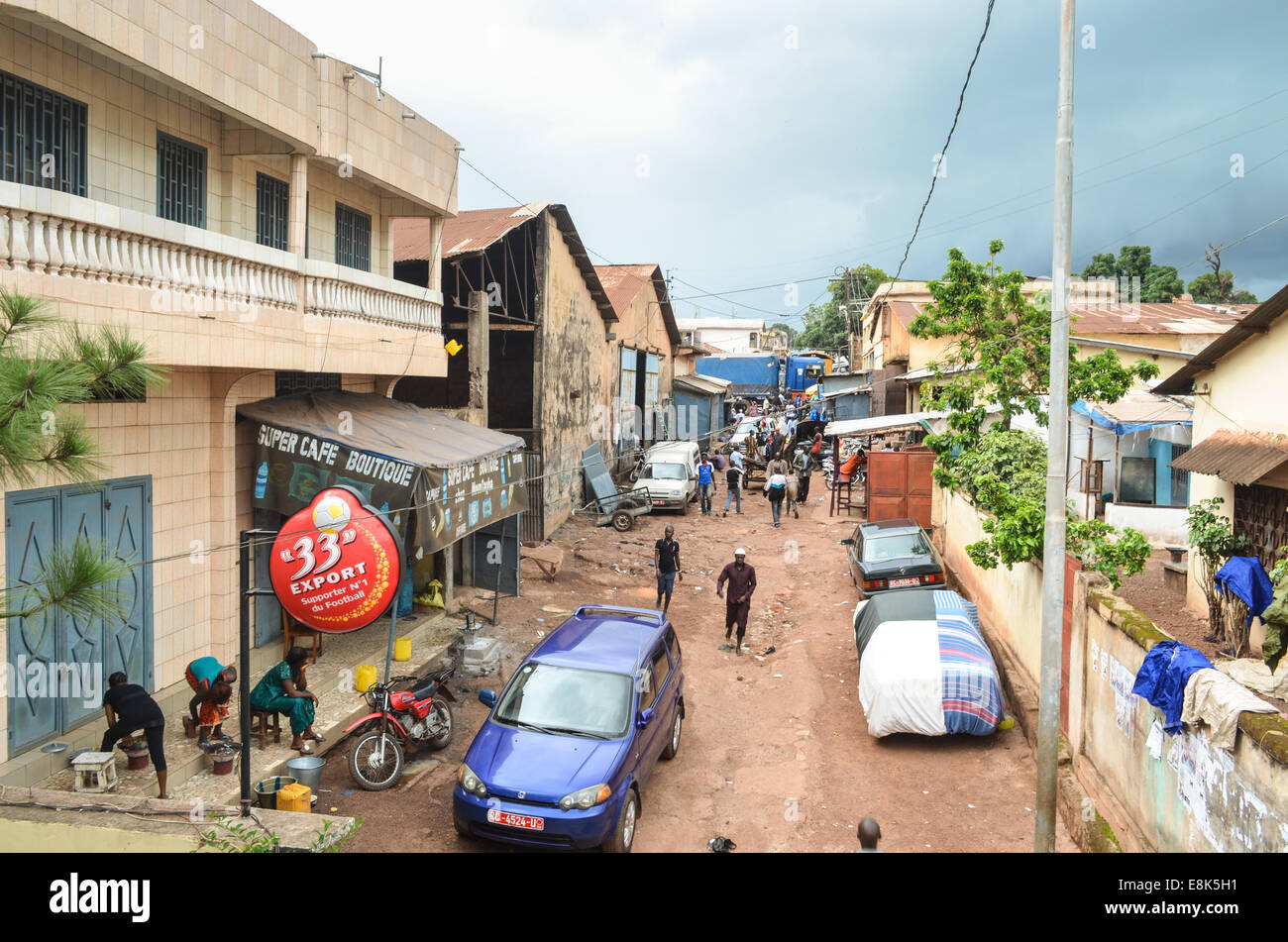 Straßen von Labé, die größte Stadt in der Region Fouta von Guinea Stockfoto