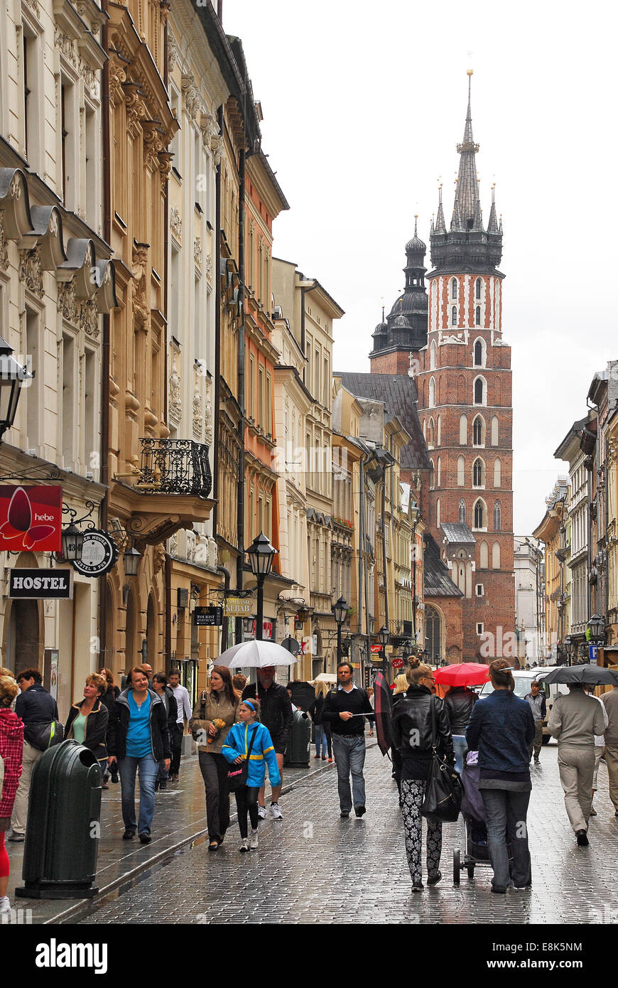 Florians Street und ein Backstein gotische Kirche aus dem 13. Jahrhundert in der Nähe der Hauptmarkt in Krakau Stockfoto