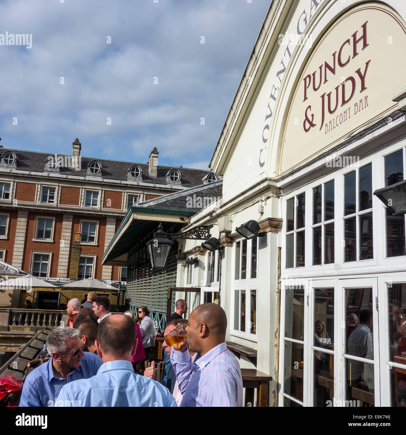 Punch und Judy Balkon Bar Covent Garden in London UK Stockfoto