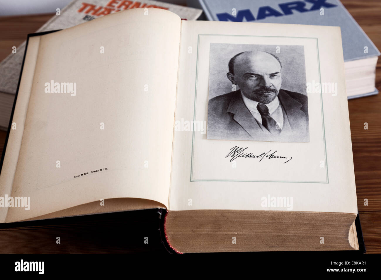 Die kommunistische Bibeln-die Werke von Mark, Lenin und Ernst Thälmann Stockfoto