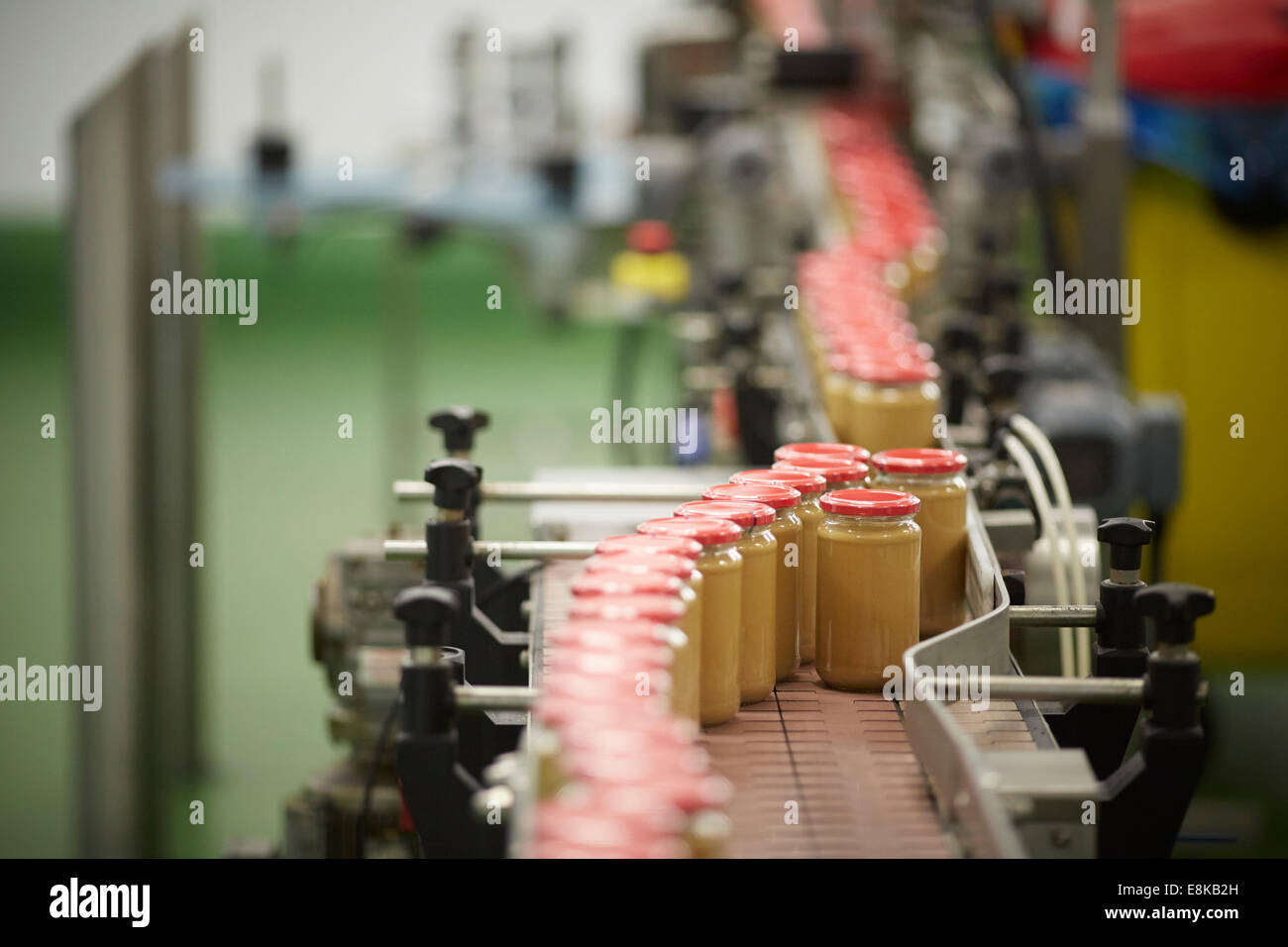 Peanut Butter Herstellung Pflanze Produktionslinie in der Fabrikhalle Familienunternehmen Duerr Marmeladen Lagers Wythenshawe, Manchester, England, UK. Stockfoto