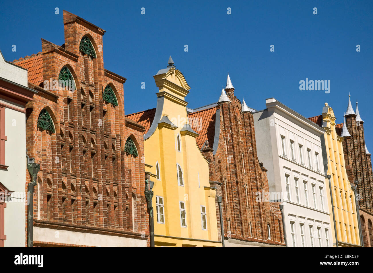 Fassaden in die historische UNESCO-Stadt Stralsund, Mecklenburg Western Pomerania, Deutschland. Stockfoto