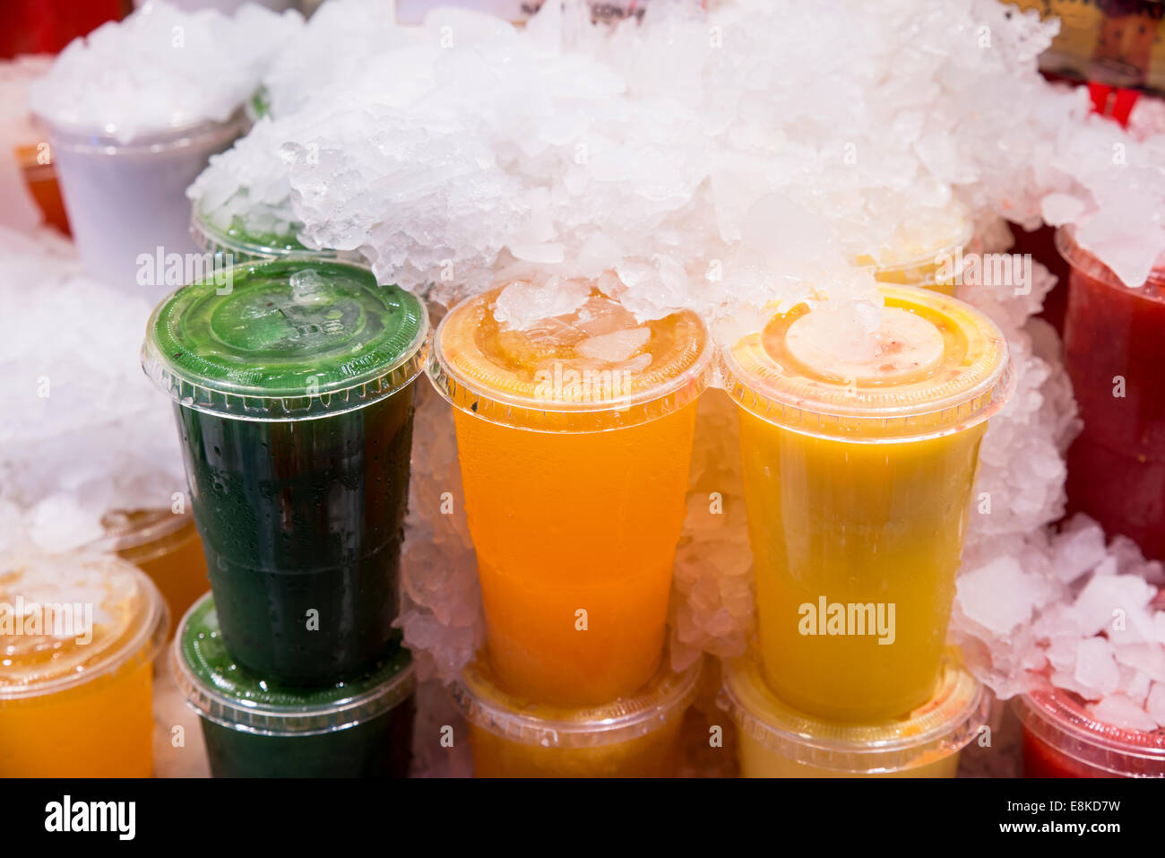 Fruchtshakes fruchtsaft -Fotos und -Bildmaterial in hoher Auflösung – Alamy