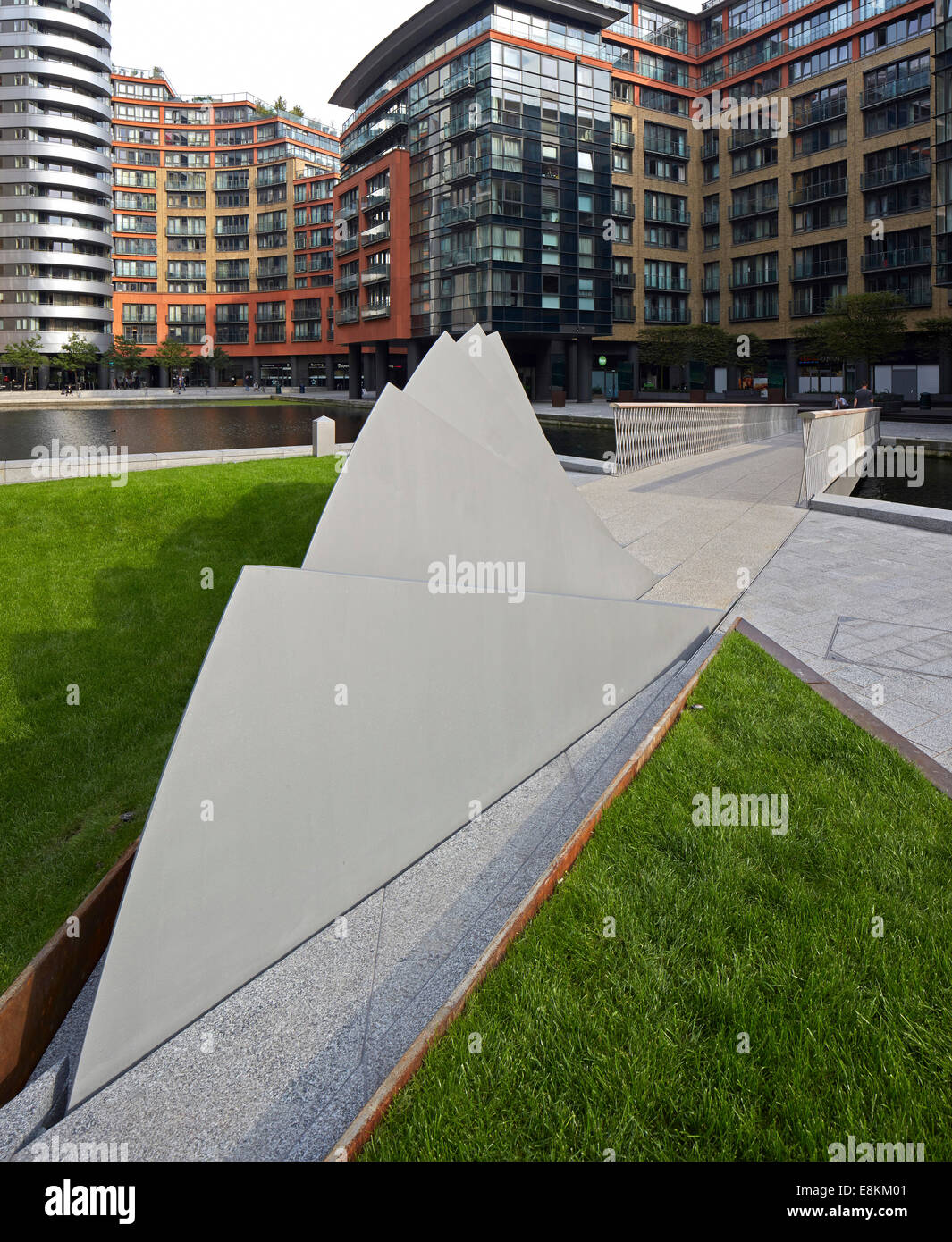 Merchant Square Fußgängerbrücke, London, Vereinigtes Königreich. Architekt: Ritter Architekten Limited, 2014. Blick auf Brücken Gegengewichte. Stockfoto