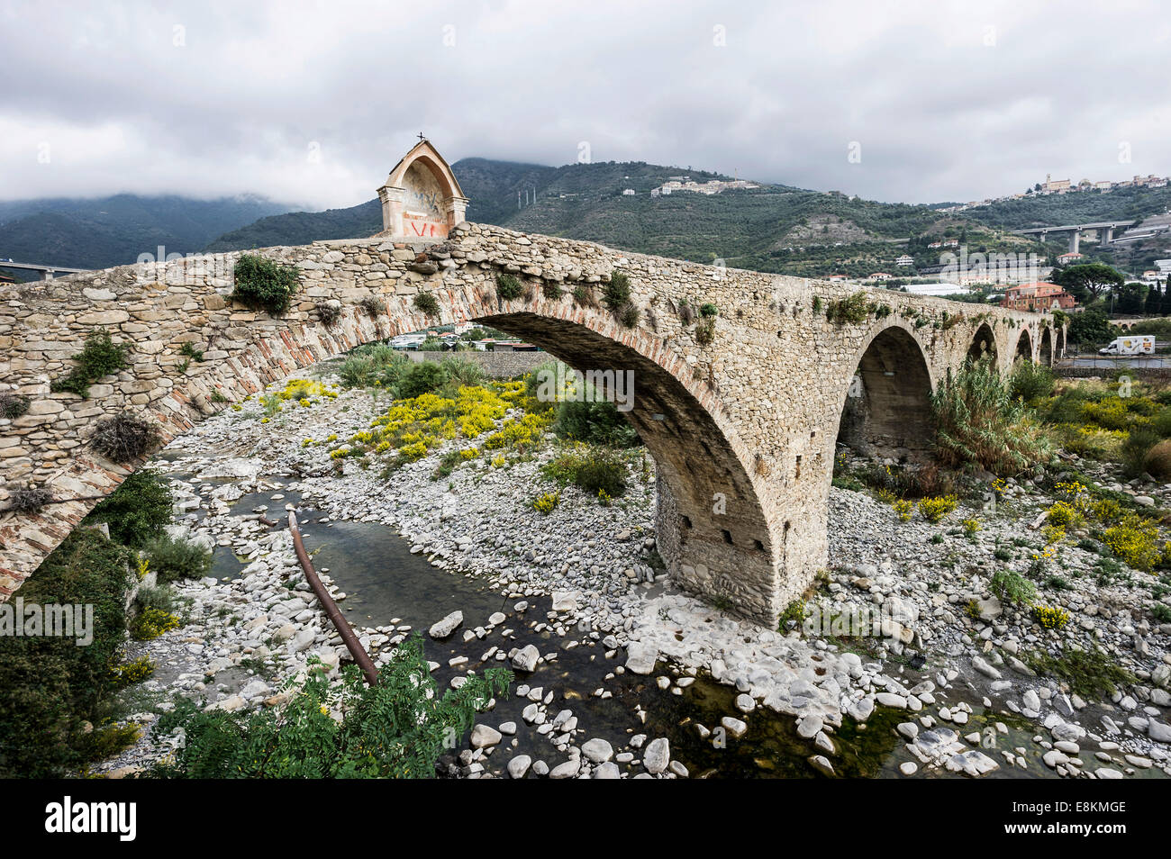 Römische Brücke über den Rio Argentinien River, Taggia, Provinz Imperia, Ligurien, Italien Stockfoto