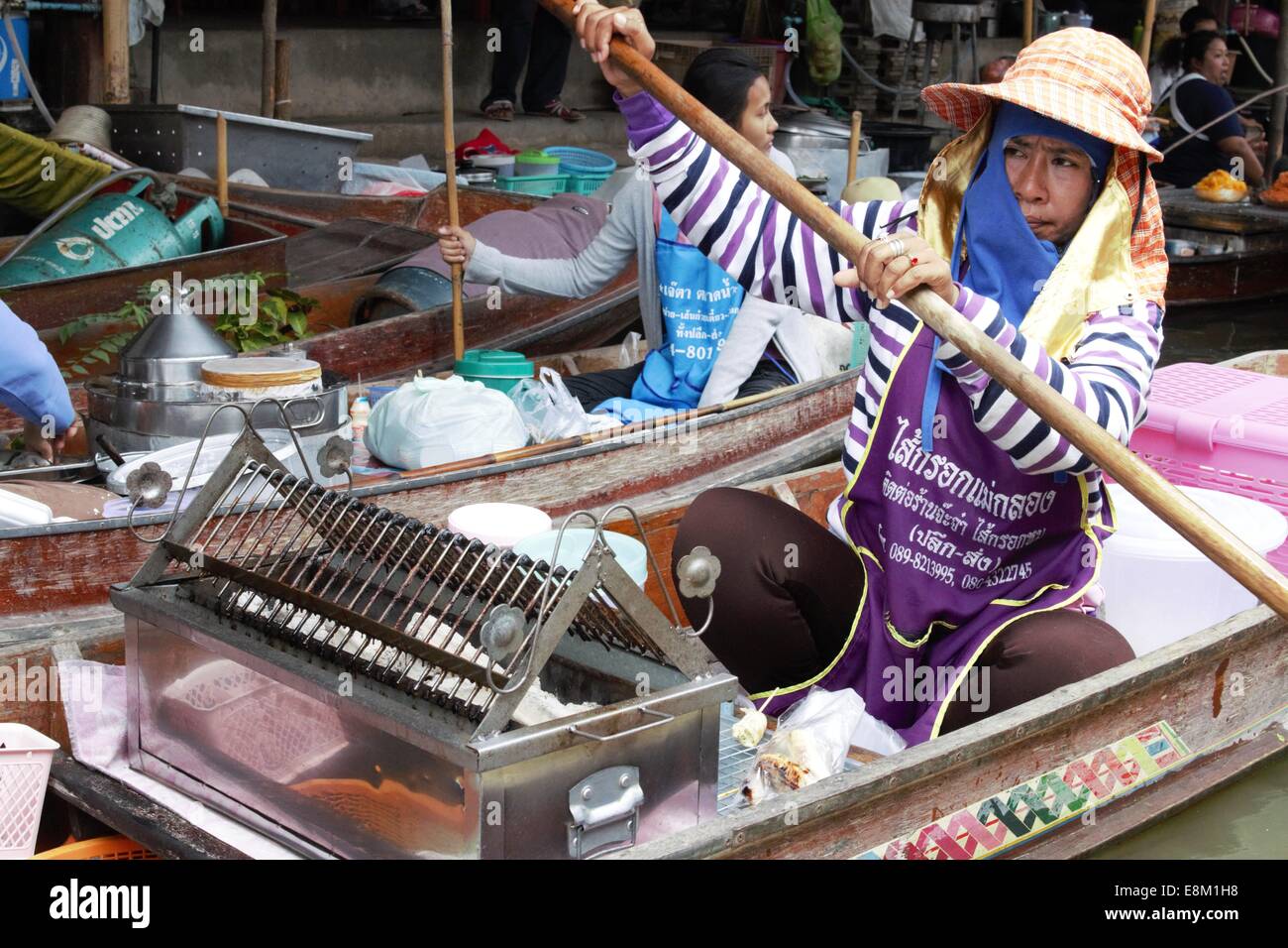 Grillen auf dem Sprung In Damnoen Saduk Stockfoto