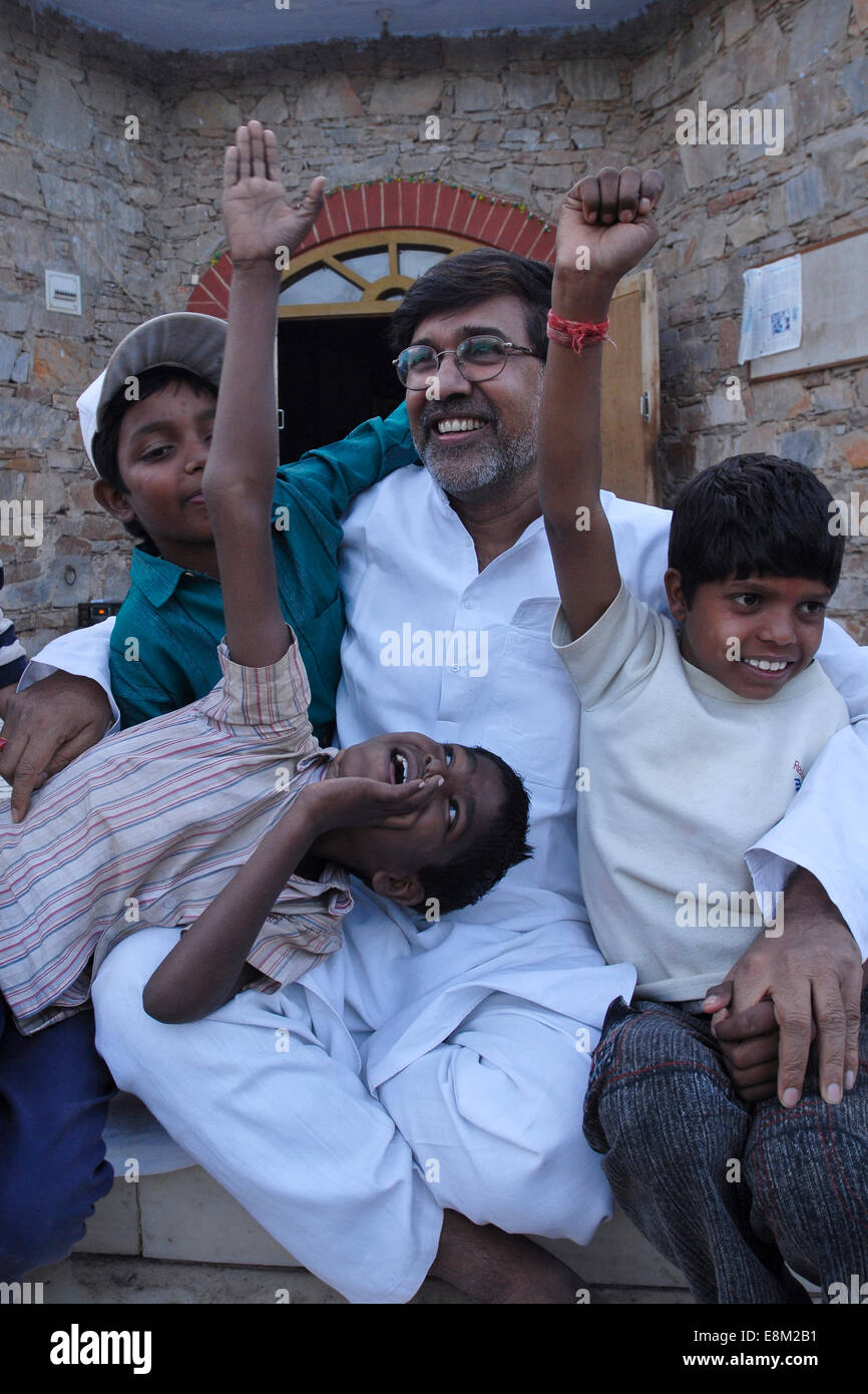 Indien Rajasthan, Bal Ashram für gerettete Kind Hilfsarbeiter, Menschenrechtler Kailash Satyarthi, Gründer und Leiter der NGO-BBA/SACCS, die für die Rechte der Kinder und gegen Kinderarbeit, wurde er 2014 mit dem Nobelpreis ausgezeichnet, Bilder, November 2006 Stockfoto