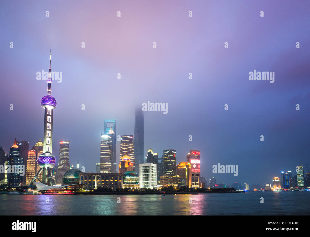 Skyline von shanghai Bund in der Nacht, Wahrzeichen von China. Stockfoto Skyline von shanghai Bund in der Nacht, Wahrzeichen von China. Stockfoto