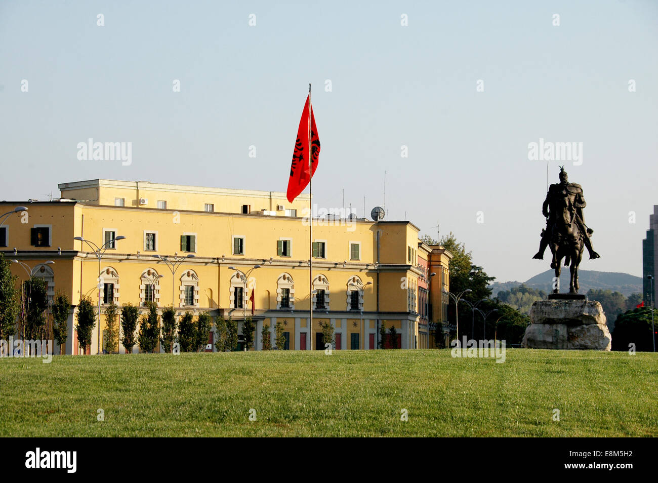 Tirana-Hauptplatz mit der Statue des Skanderberg, Albanien Stockfoto