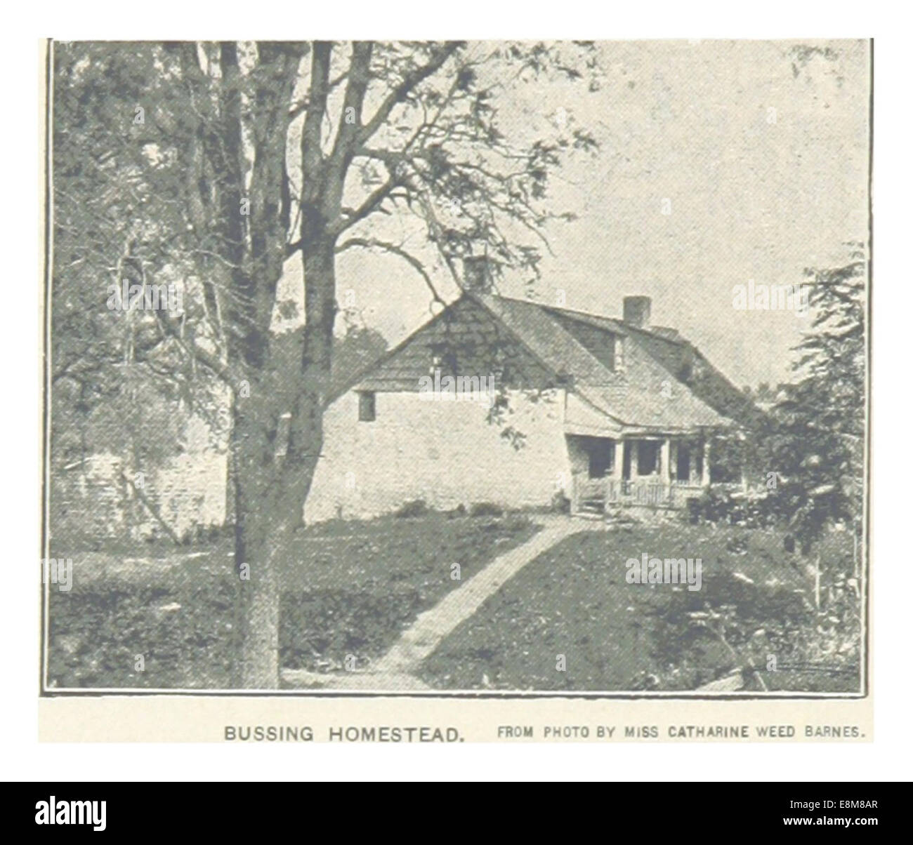 Diese Illustration aus der New Yorker Serie von King aus dem Jahr 1893 zeigt die Bussing Homestead, eine frühe amerikanische Siedlung, die ihre architektonische und kulturelle Bedeutung zeigt. Stockfoto