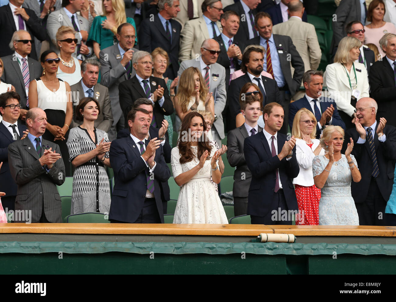 Prinz William seiner Frau Catherine (Kate) bei den Wimbledon Championships 2014. Stockfoto