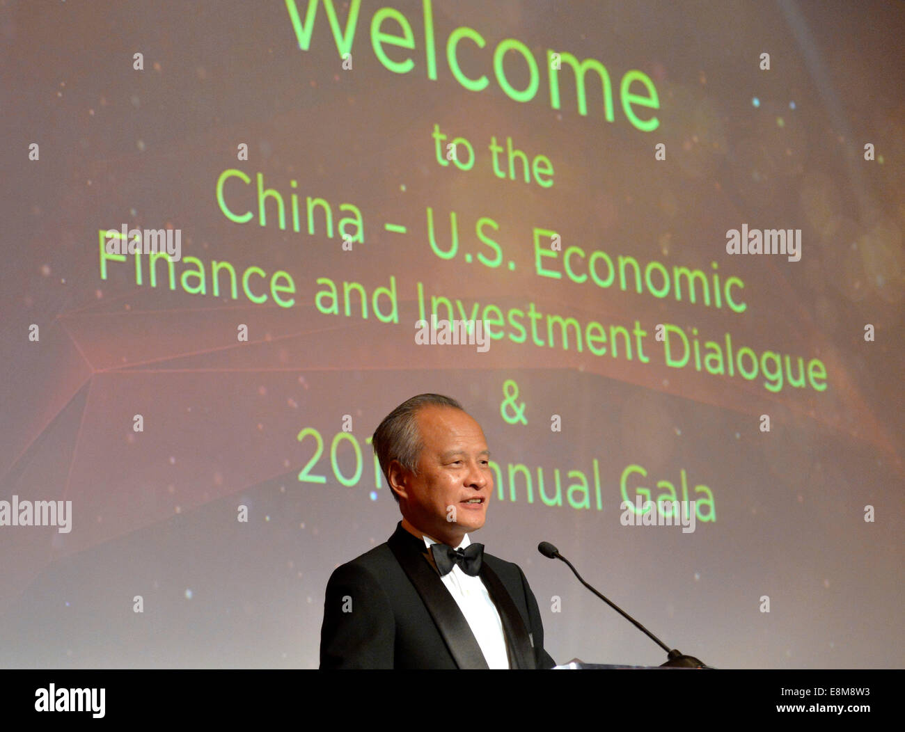 Washington, DC, USA. 9. Oktober 2014. CUI Tiankai, chinesischer Botschafter in den USA spricht bei der China-USA wirtschaftlichen Finance und Investment Dialog & China General Chamber Of Commerce (CGCC) 2014 jährliche Gala in Washington, DC, USA, 9. Oktober 2014. Bildnachweis: Yin Bogu/Xinhua/Alamy Live-Nachrichten Stockfoto