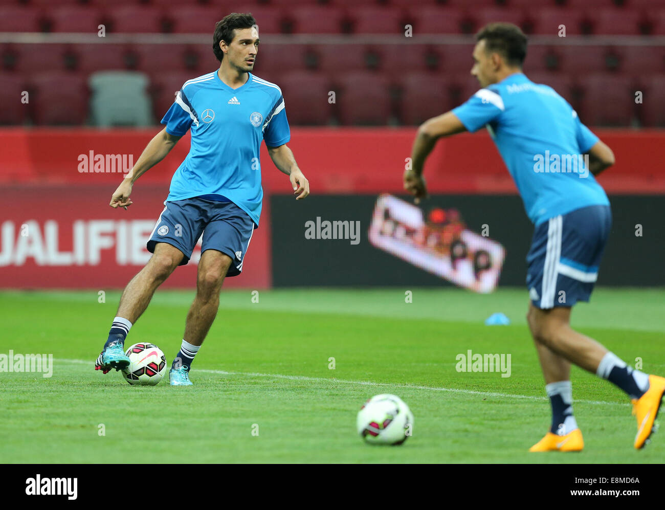 Warschau, Polen. 10. Oktober 2014. Deutsche Fußball-Nationalmannschaft trainieren in Warschau vor 2016-EM-Qualifikationsspiel gegen Polen am 11. Oktober. Mats Hummels (GER), Credit: Aktion Plus Sport Bilder/Alamy Live-Nachrichten Stockfoto