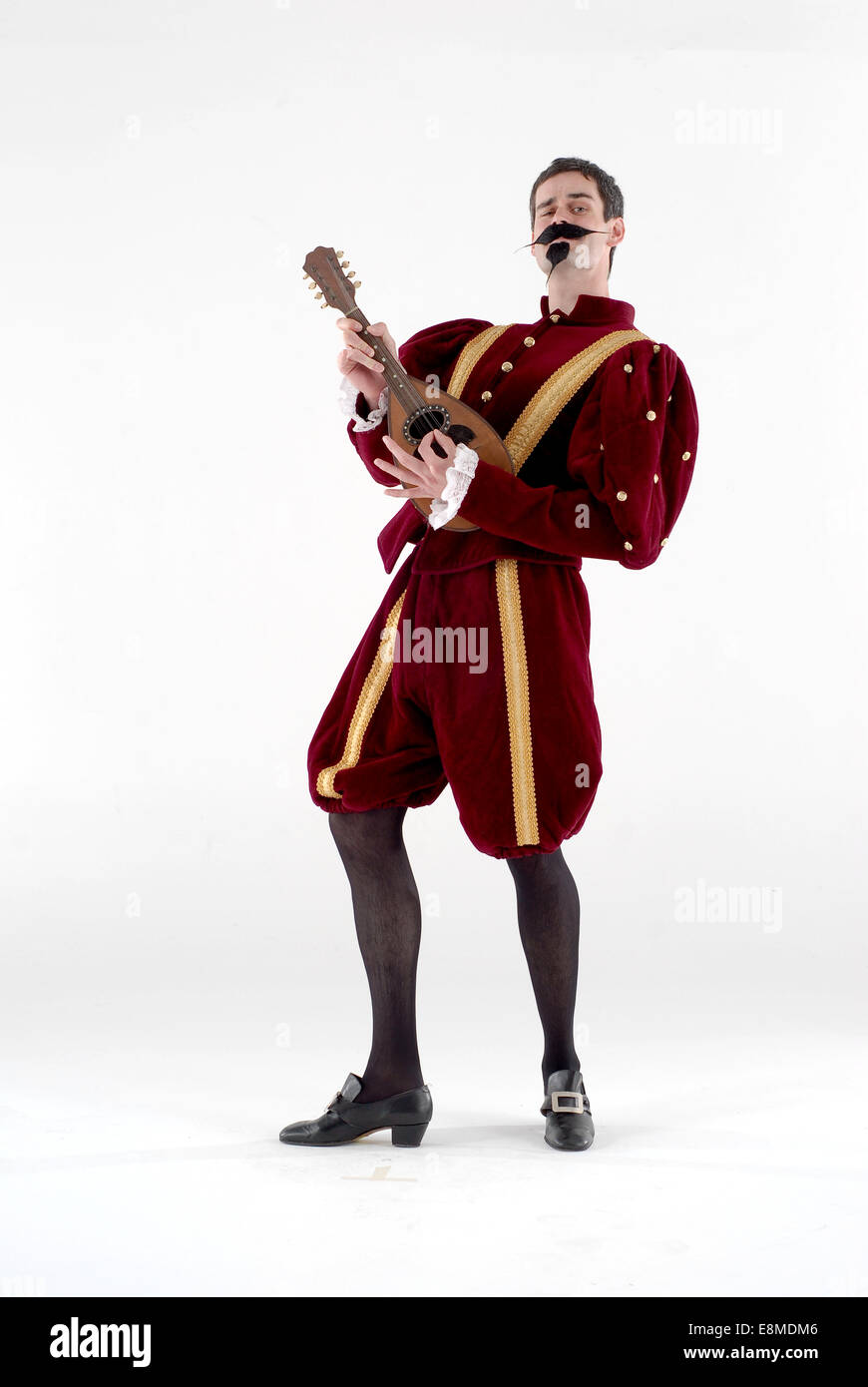 Mann gekleidet in Komödie Kostüm, als eine historische Figur mit Laute, Strumpfhosen, mittelalterliche Kleidung Stockfoto