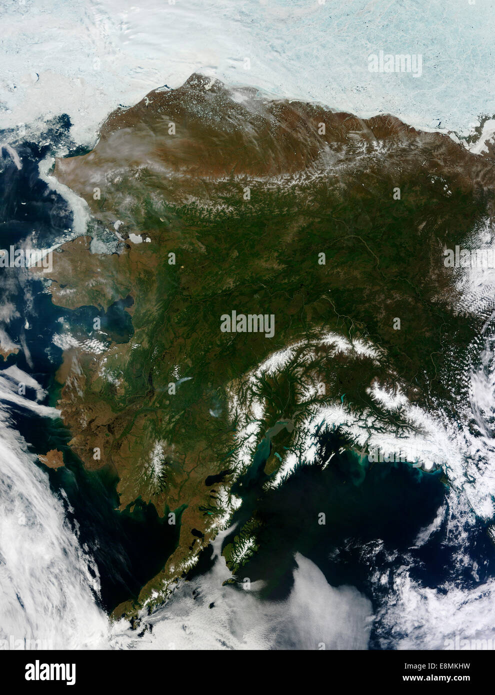 17. Juni 2013 - Satellitenansicht von Alaska, USA. Schneebedeckte Berge wie die Alaska Range und Chugach Berge w Stockfoto