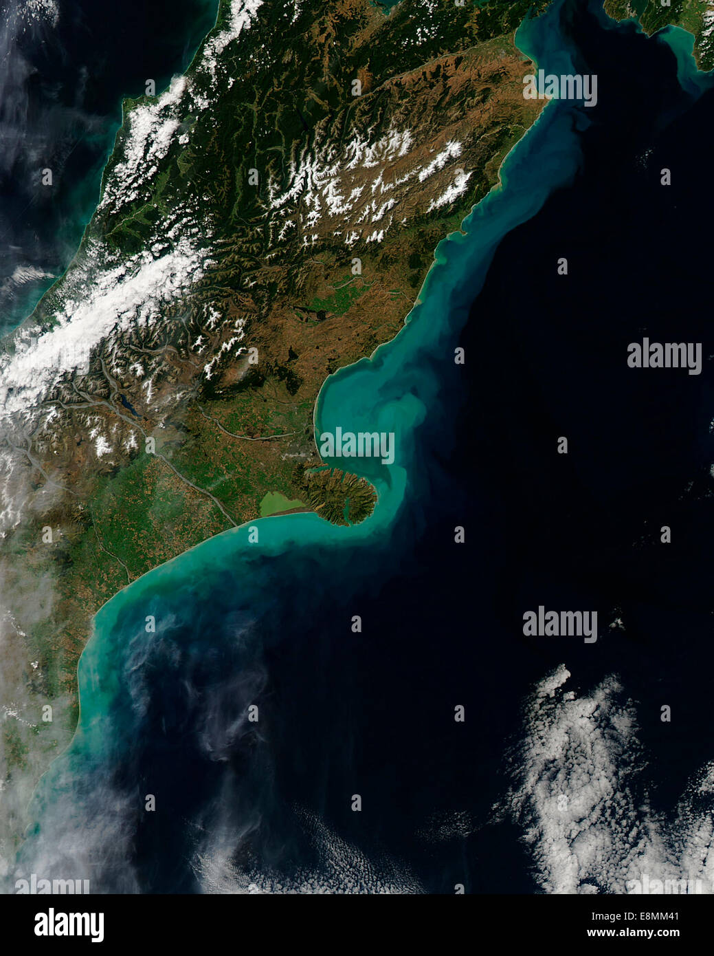 6. März 2014 - Satelliten-Ansicht mit Sediment in der Nähe von Christchurch, Neuseeland. Stockfoto