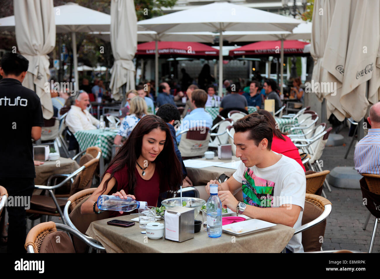 Paar Mittagessen im Cafe Tartufo Madrid. Stockfoto
