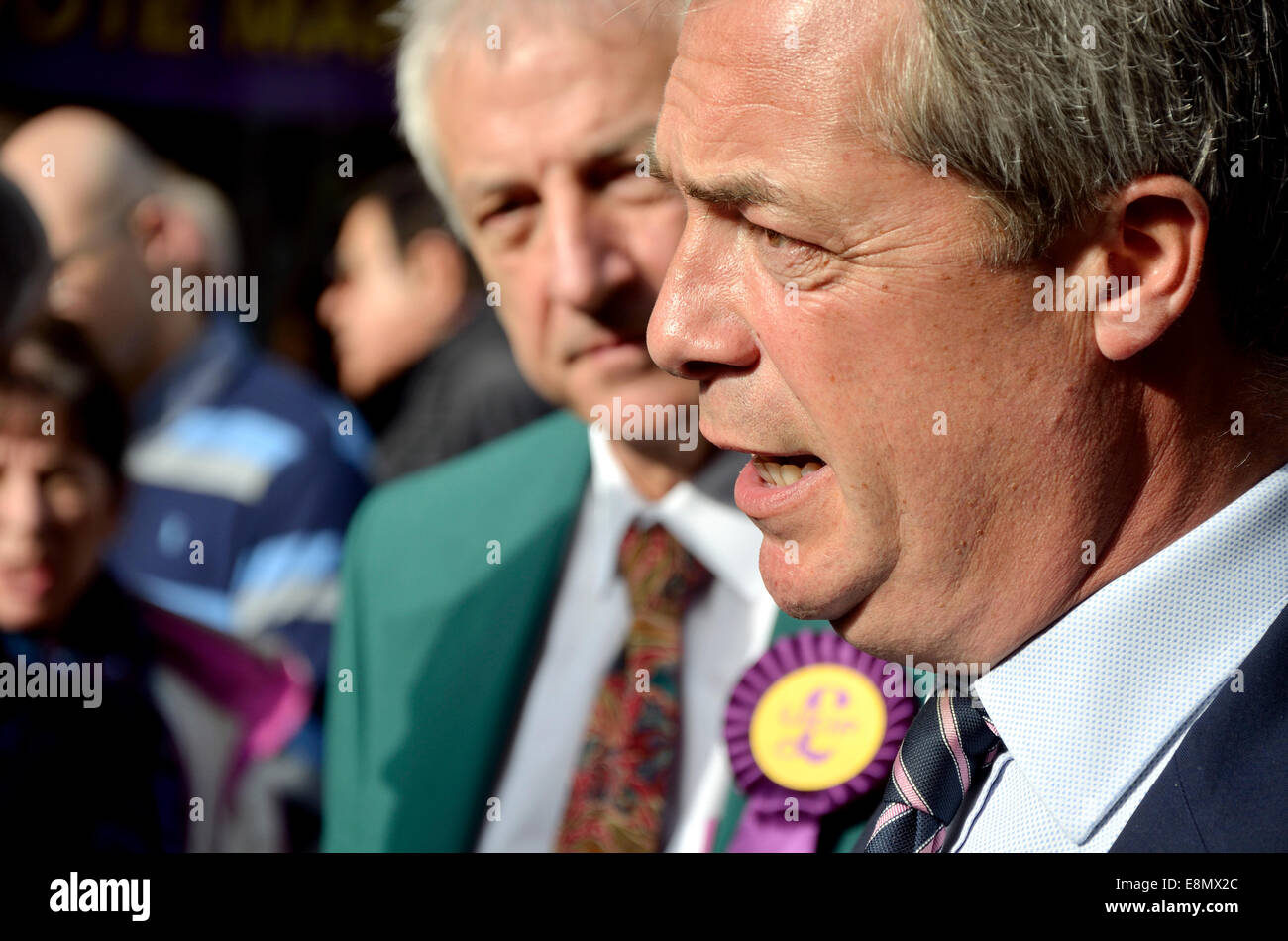 Nigel Farage MdEP in Rochester, öffnen Sie ein neues Büro auf der High Street und unterstützen Mark Reckless vor der Nachwahl im November Stockfoto