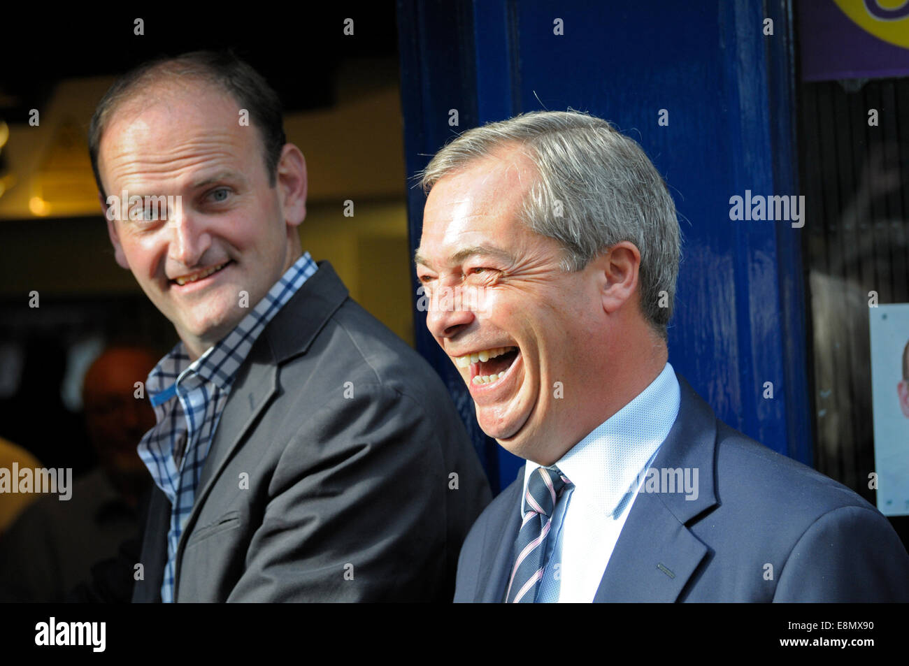 Rochester, Großbritannien. 11. Oktober 2014. Douglas Carswell MP und Nigel Farage besuchen Rochester zum Öffnen eines neuen Büros auf der High Street und unterstützen Mark Reckless vor der Nachwahl im November Stockfoto