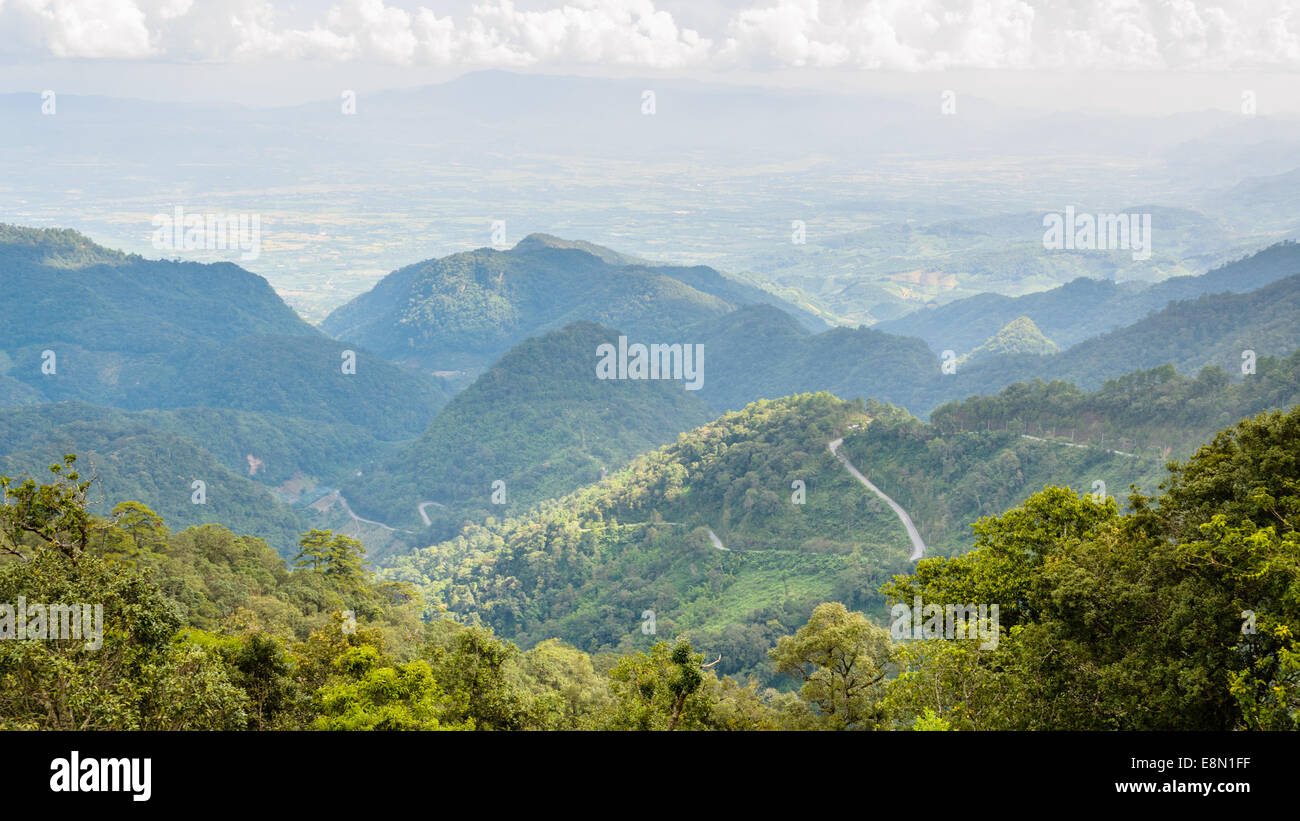 Malerische Aussicht auf Natur hoch auf Ang Khang Berge in der Provinz Chiang Mai in Thailand Stockfoto