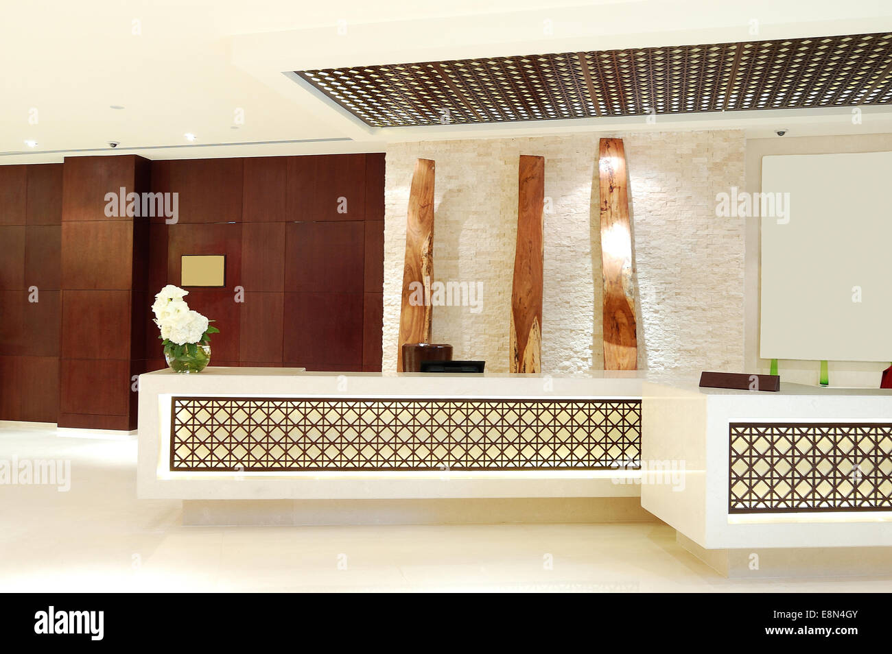 Ruheliegen in der Lobby des Luxushotels, Dubai, Vereinigte Arabische Emirate Stockfoto