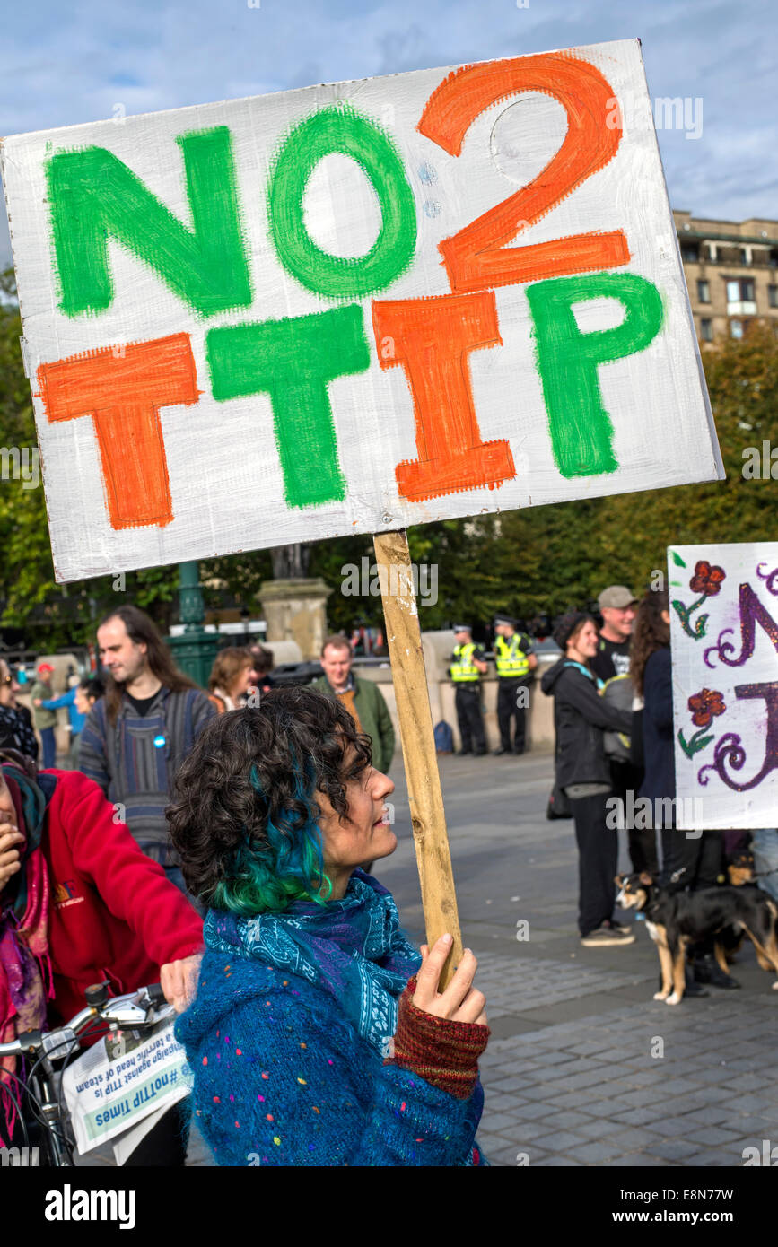 Demonstration in Edinburgh gegen TTIP, Transatlantic Trade and Investment Partnership. 11. Oktober 2014. Stockfoto