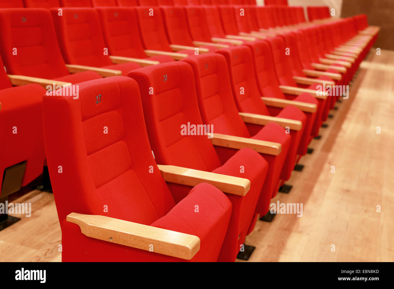 Rot und leere Theatersitze Stockfoto