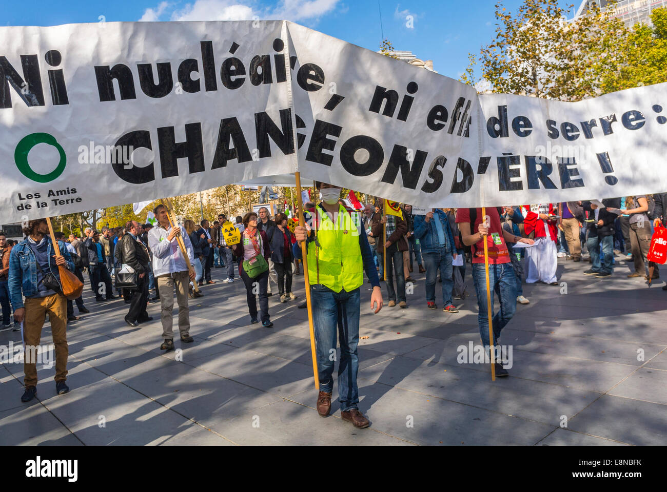 Paris, Frankreich. Öffentliche Demonstration, Anti-Atomwaffengruppen protestieren gegen die 'World Nuclear Exhibit' Outdoor Rally, Protestbanner, Atomenergieprotest, frankreich-Ökologiedemonstration Stockfoto