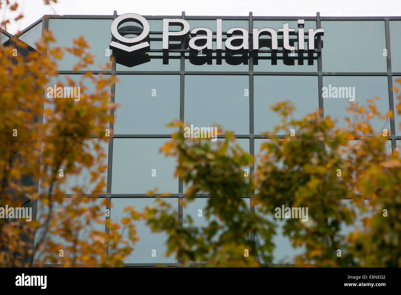 Ein Bürogebäude von Technologieunternehmen Palantir in McLean, Virginia am 11. Oktober 2014 besetzt. Stockfoto