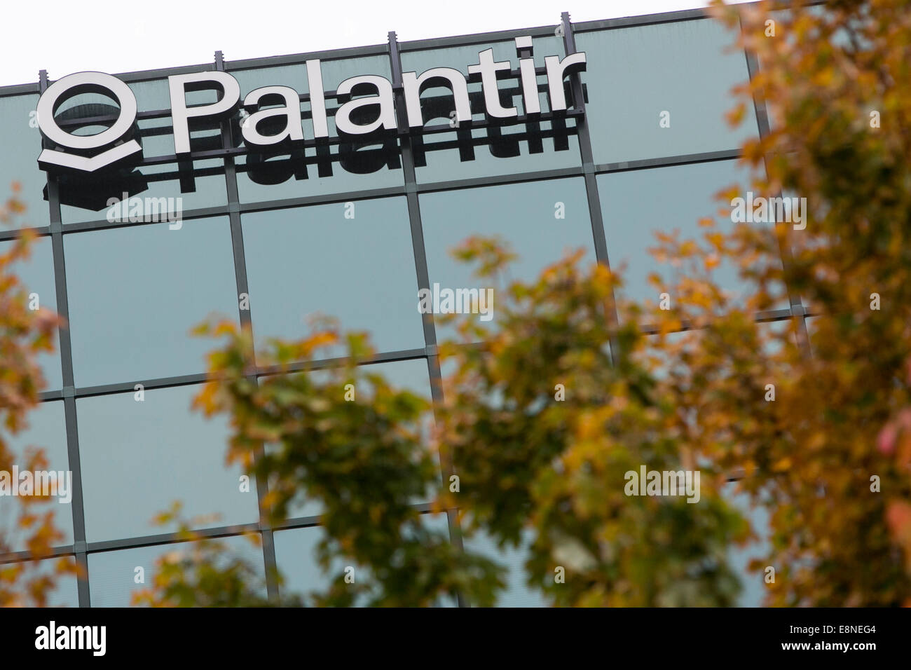 Ein Bürogebäude von Technologieunternehmen Palantir in McLean, Virginia am 11. Oktober 2014 besetzt. Stockfoto