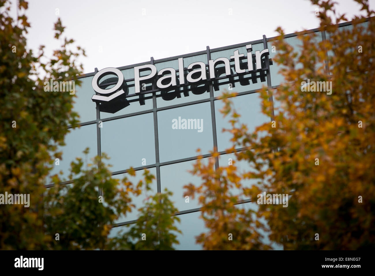 Ein Bürogebäude von Technologieunternehmen Palantir in McLean, Virginia am 11. Oktober 2014 besetzt. Stockfoto