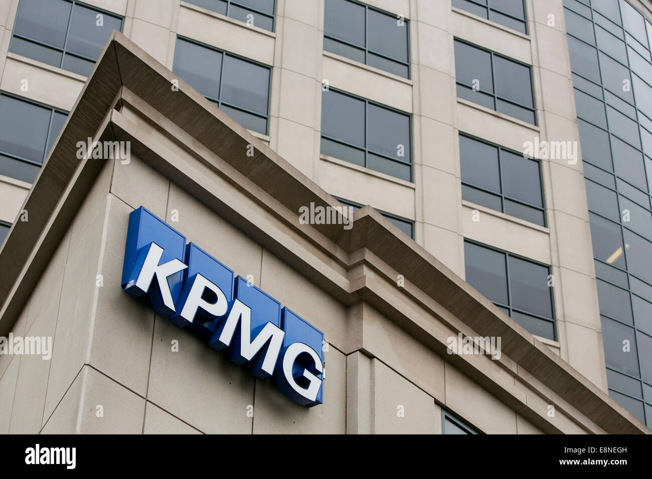 Ein Bürogebäude besetzt durch die professionelle Dienstleistungen Wirtschaftsprüfungsgesellschaft KPMG in McLean, Virginia am 11. Oktober 2014. Stockfoto