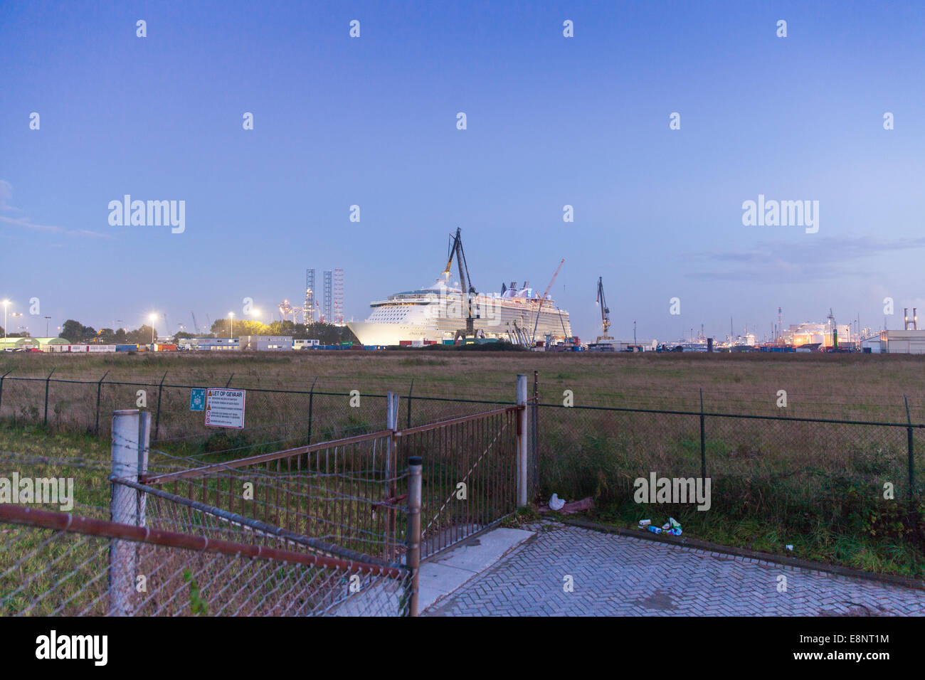 Kreuzfahrtschiff MS Oasis von der Meere von Royal Caribbean Cruises Ltd in einem Trockendock in der Keppel Verolme Hof Rotterdam-Niederlande Stockfoto