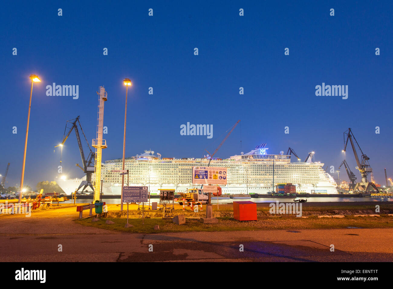 Kreuzfahrtschiff MS Oasis von der Meere von Royal Caribbean Cruises Ltd in einem Trockendock in der Keppel Verolme Hof Rotterdam-Niederlande Stockfoto