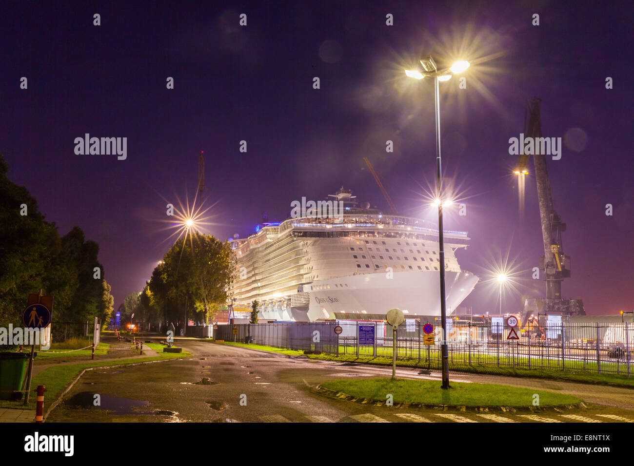 Kreuzfahrtschiff MS Oasis von der Meere von Royal Caribbean Cruises Ltd in einem Trockendock in der Keppel Verolme Hof Rotterdam-Niederlande Stockfoto