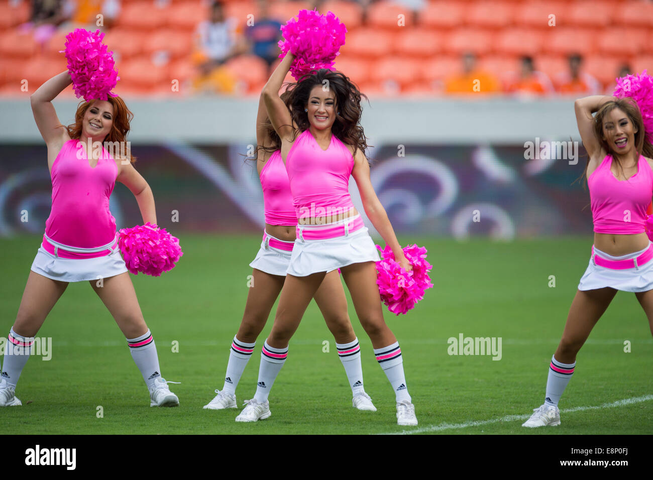 Houston, Texas, USA. 12. Oktober 2014. Die Dynamo-Mädchen führen vor einem MLS-Spiel zwischen den Houston Dynamo und DC United BBVA Compass-Stadion in Houston, TX am 12. Oktober 2014. Bildnachweis: Trask Smith/ZUMA Draht/Alamy Live-Nachrichten Stockfoto