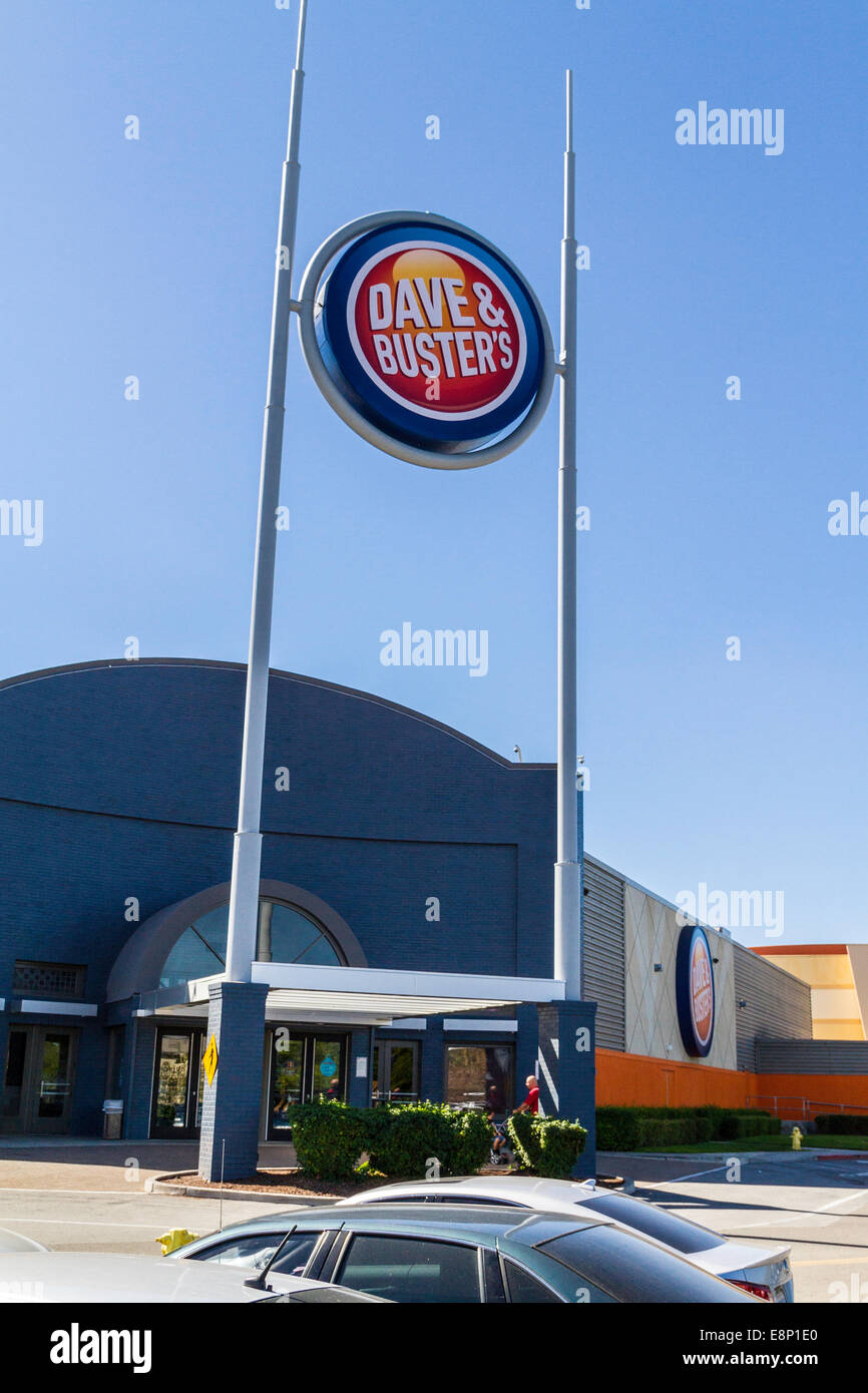 Ein Dave und Busters in der Great Mall in Milpitas, Kalifornien.  Dave und Busters ging nur mit einem IPO Stockfoto