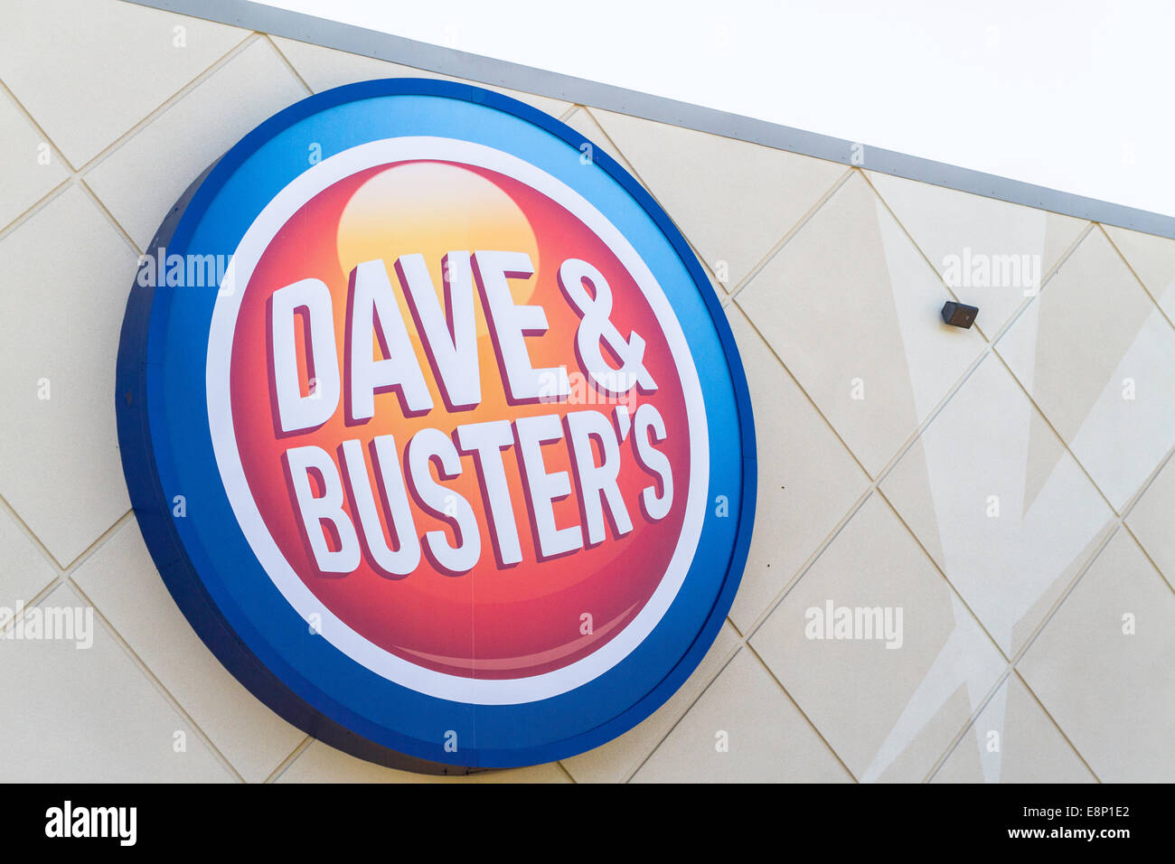Ein Dave und Busters in der Great Mall in Milpitas, Kalifornien.  Dave und Busters ging nur mit einem IPO Stockfoto