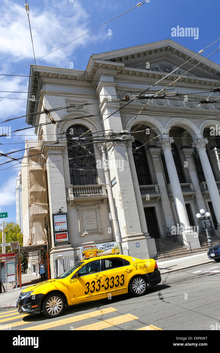 Taxi vor der Kalvarienberg Presbyterian Church, Pacific Heights, San Francisco, Kalifornien Stockfoto