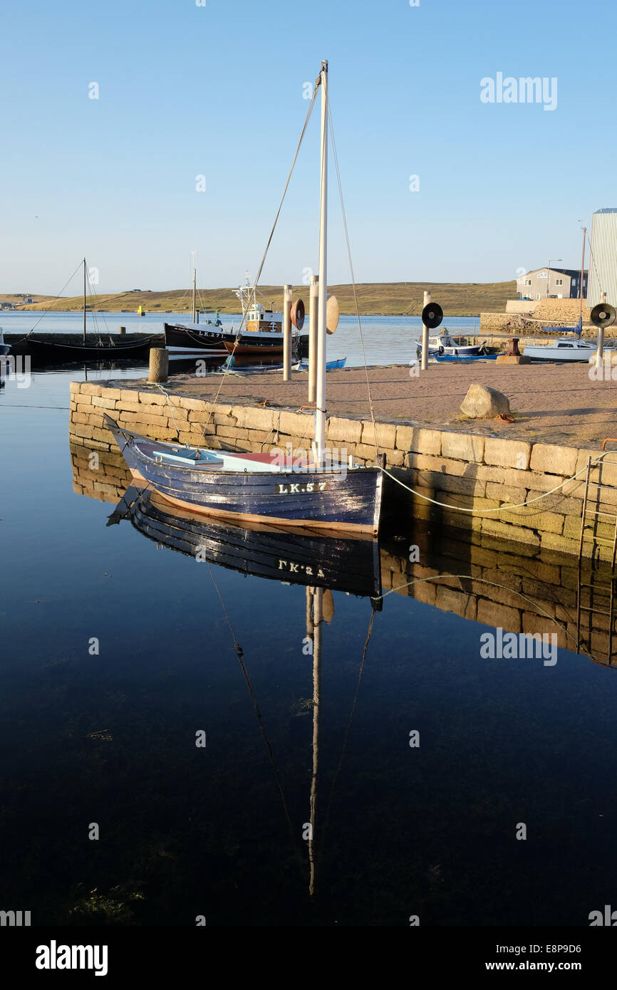 Kleine Boote in und um die Hays dock in Lerwick auf den Shetland-Inseln Stockfoto