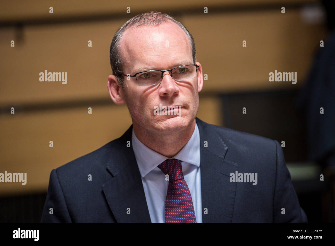 Luxemburg, Lux 13. Oktober 2014. Irische Marine Landwirtschaft und Lebensmittel Minister Simon Coveney vor der Landwirtschaft und Fischerei Rat beim Europäischen Rat am Hauptsitz in Luxemburg auf 13.10.2014 EU-Minister versuchen, politische Einigung über Angeln .opportunities Mitgliedstaaten in der Ostsee für das Jahr 2015 von Wiktor Dabkowski Credit: Wiktor Dabkowski/ZUMA Draht/Alamy Live News Stockfoto