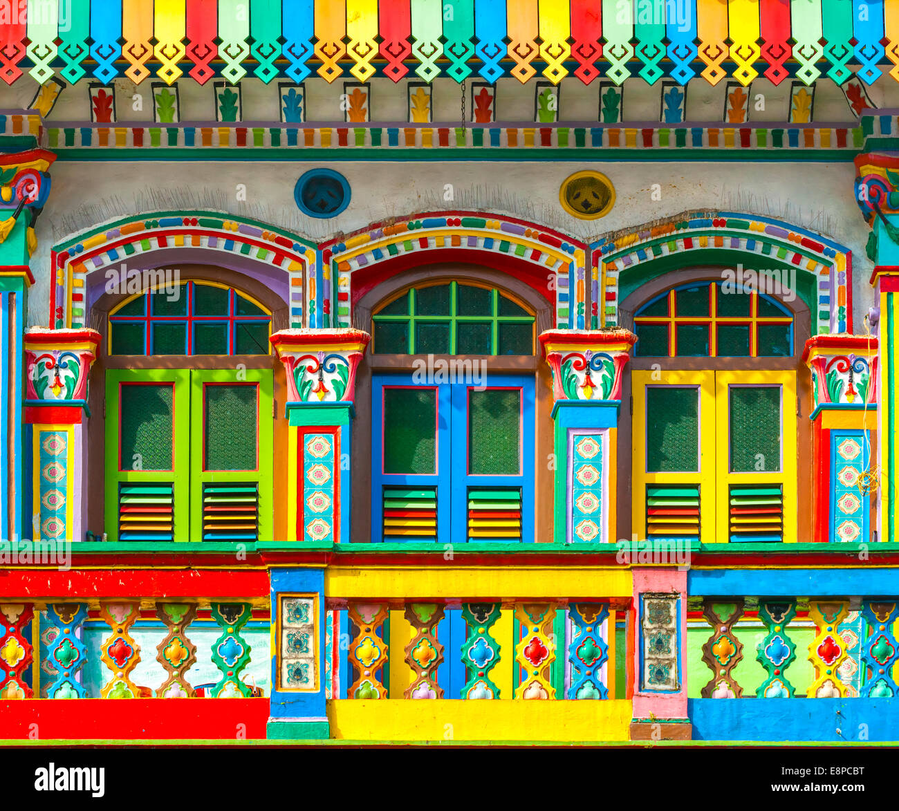 Bunte Fassade des Gebäudes in Little India, Singapur Stockfoto