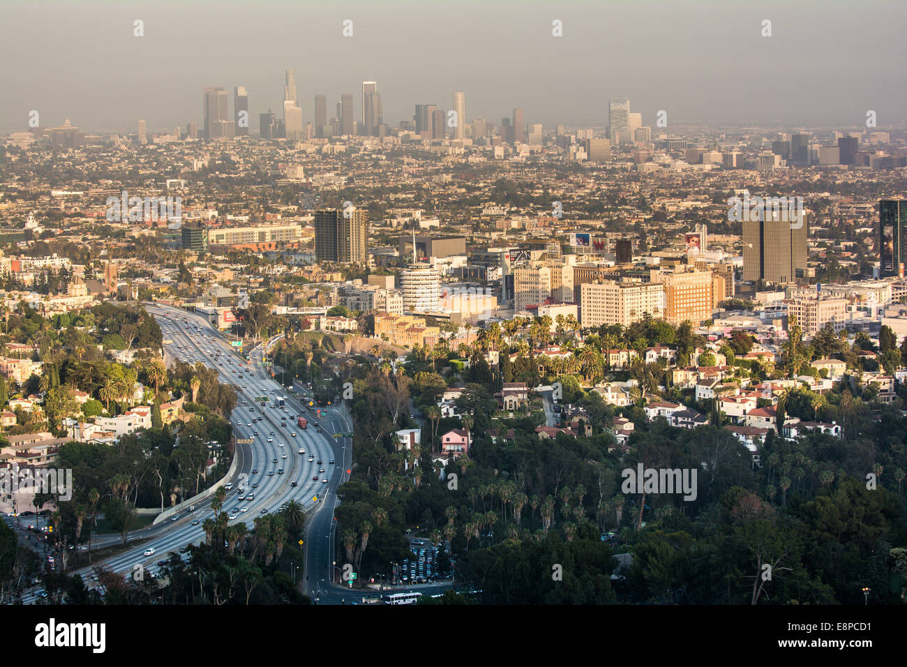 Blick auf 101 Freeway & Los Angeles von Mulholland Drive, Kalifornien, USA Stockfoto