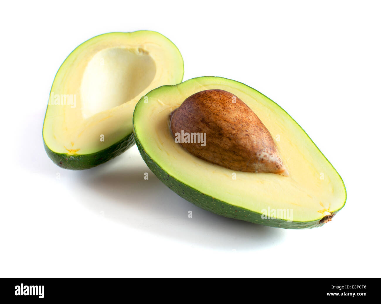 Frische Avocado isoliert auf weiss Stockfoto