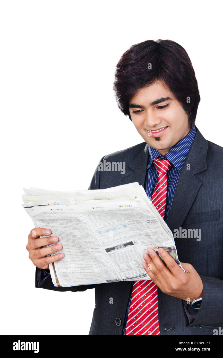 indischer Geschäftsmann lesen Zeitung Stockfoto
