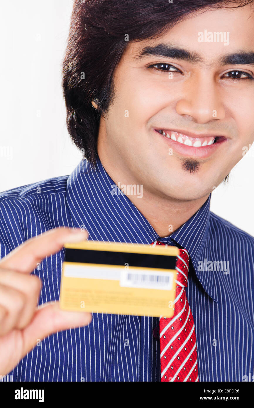 indischer Geschäftsmann mit Kreditkarte Stockfoto
