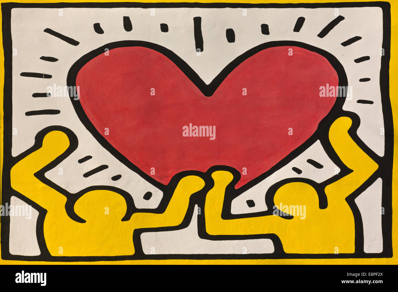 Keith haring rote Herz über zwei gelben Männer, Graffiti Streetart in Livorno, Toskana, Italien Stockfoto